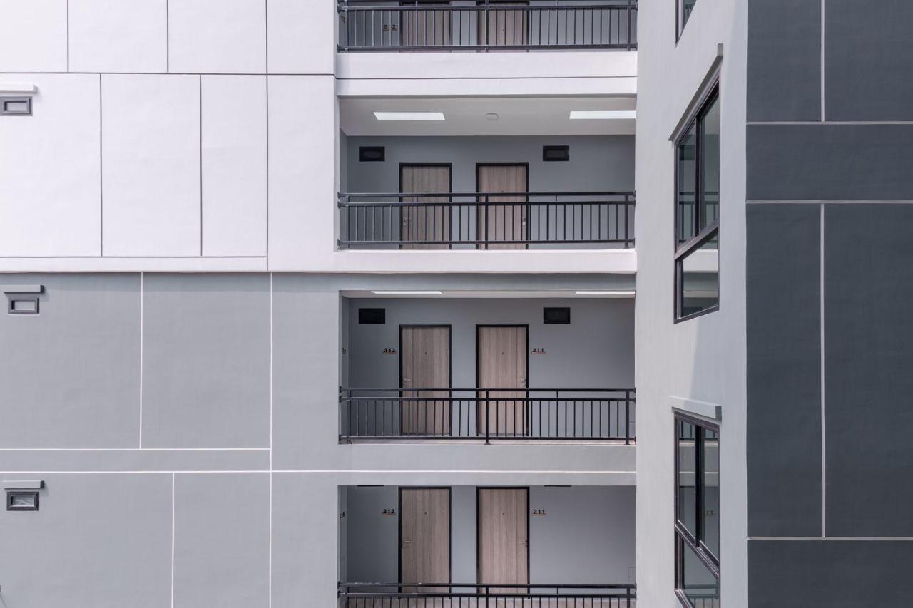 Aqua Residences อควา เรสซิเดนซ์ ห้องพักใหม่ให้เช่า ติดรถไฟฟ้าสถานีวุฒากาศ Bangkok Exteriör bild