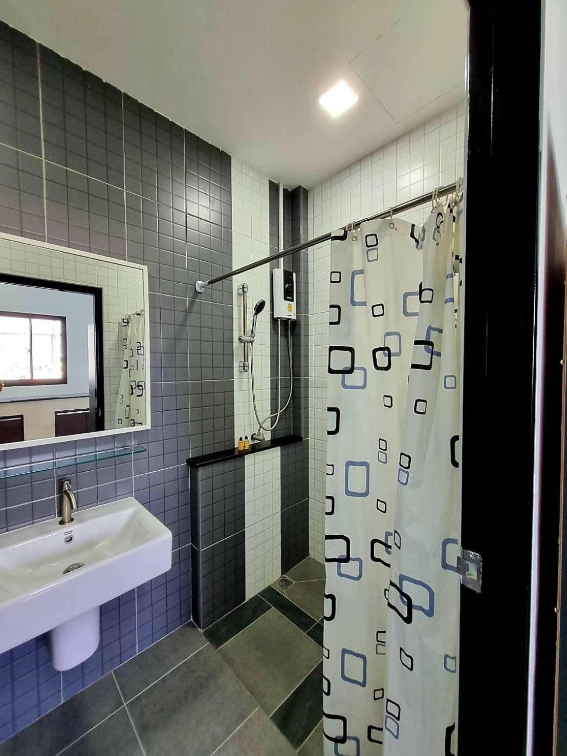 Aqua Residences อควา เรสซิเดนซ์ ห้องพักใหม่ให้เช่า ติดรถไฟฟ้าสถานีวุฒากาศ Bangkok Exteriör bild